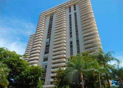 Turnberry Towers Condominiums for Sale and Rent